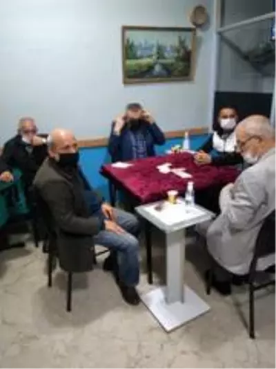 Kağıthane polisinden yasağı delen kıraathanelere baskın Kağıthane polisinden yasağı delen kıraathanelere baskın