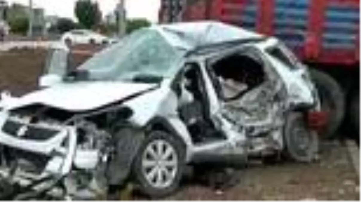 Son Dakika | Kamyon ile otomobil çarpıştı: 1 ölü, 2 yaralı