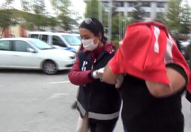Korkunç fuhuş sarmalı! 15 yaşındaki kız kardeşlerine para karşılığı fuhuş yaptıran iki abla gözaltına alındı
