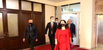 Kosova'da Cumhurbaşkanlığı görevini Meclis Başkanı Osmani devraldı