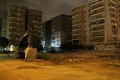Rıza Bey Apartmanının enkazı kaldırıldı, geriye acılar kaldı Rıza Bey Apartmanının enkazı kaldırıldı, geriye acılar kaldı