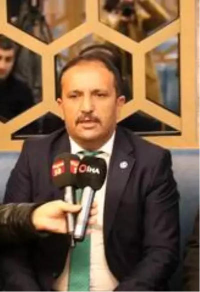 Karabağ Futbol Kulübü'ne, Kur'an-ı Kerim ve Türk Bayrağı hediye edildi Karabağ Futbol Kulübü'ne, Kur'an-ı Kerim ve Türk Bayrağı hediye edildi