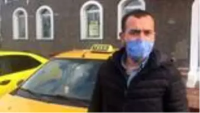 Taksi şoförü koronavirüsten korunmak için sürücü bölümünü şeffaf brandayla izole etti Taksi şoförü koronavirüsten korunmak için sürücü bölümünü şeffaf brandayla izole etti