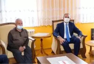 Adalet Bakanı Gül'den depremde yakınlarını kaybeden Yücel ailesine ziyaret Adalet Bakanı Gül'den depremde yakınlarını kaybeden Yücel ailesine ziyaret