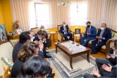 Adalet Bakanı Gül'den depremde yakınlarını kaybeden Yücel ailesine ziyaret Adalet Bakanı Gül'den depremde yakınlarını kaybeden Yücel ailesine ziyaret