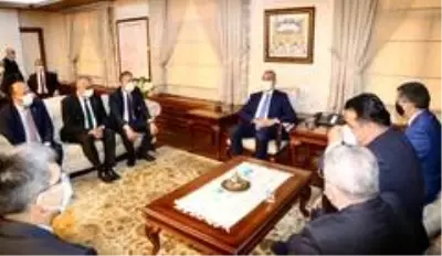 Adalet Bakanı Gül'den depremde yakınlarını kaybeden Yücel ailesine ziyaret Adalet Bakanı Gül'den depremde yakınlarını kaybeden Yücel ailesine ziyaret