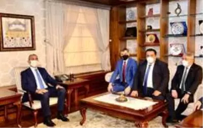 Adalet Bakanı Gül'den depremde yakınlarını kaybeden Yücel ailesine ziyaret Adalet Bakanı Gül'den depremde yakınlarını kaybeden Yücel ailesine ziyaret