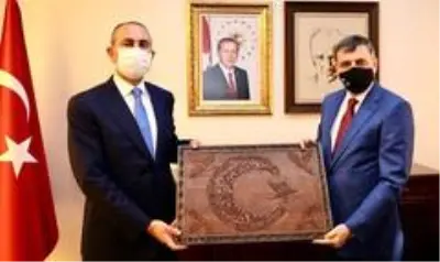 Adalet Bakanı Gül'den depremde yakınlarını kaybeden Yücel ailesine ziyaret Adalet Bakanı Gül'den depremde yakınlarını kaybeden Yücel ailesine ziyaret