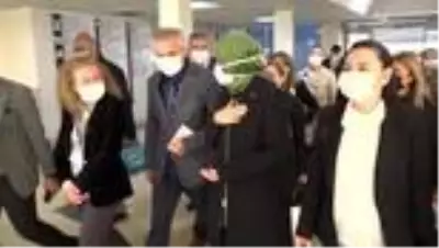 AK Parti Genel Başkan Yardımcısı Kaya, İzmir'de depremzedeleri ziyaret etti (2) AK Parti Genel Başkan Yardımcısı Kaya, İzmir'de depremzedeleri ziyaret etti (2)