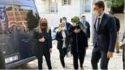 AK Partili vekillerden depremde ölen Serhat Er'in ailesine taziye ziyareti AK Partili vekillerden depremde ölen Serhat Er'in ailesine taziye ziyareti