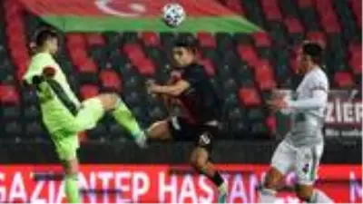 Beşiktaşlı kaleci Ersin Destanoğlu, Başakşehir ve F.Bahçe maçlarında cezalı duruma düştü Beşiktaşlı kaleci Ersin Destanoğlu, Başakşehir ve F.Bahçe maçlarında cezalı duruma düştü