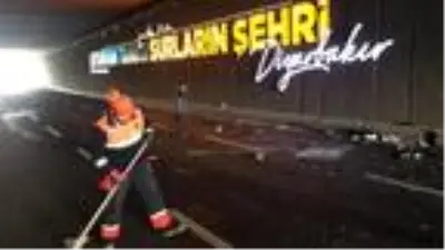 Son dakika: Diyarbakır'da 5 aracın karıştığı zincirleme kaza: 6 yaralı Son dakika: Diyarbakır'da 5 aracın karıştığı zincirleme kaza: 6 yaralı
