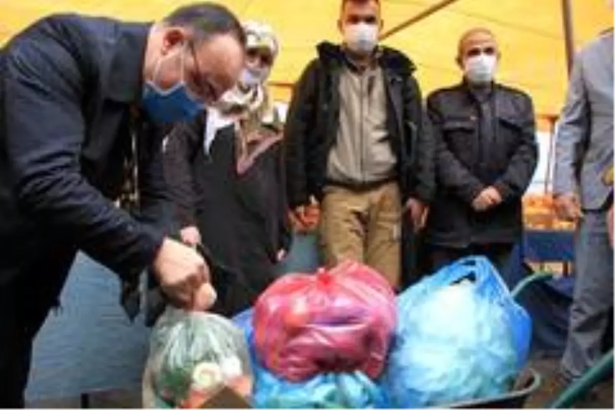 Elazığ'da vali pazara gitti, gülümseten diyaloglar çıktı