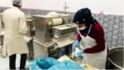 Elinin hamuruyla istihdam sağlıyor... Sacda yaptığı ekmek için fabrika kurdu Elinin hamuruyla istihdam sağlıyor... Sacda yaptığı ekmek için fabrika kurdu