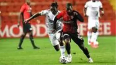 Gaziantepli futbolcular, Beşiktaş maçında attıkları golü Ayda ile Elif'e adadı Gaziantepli futbolcular, Beşiktaş maçında attıkları golü Ayda ile Elif'e adadı
