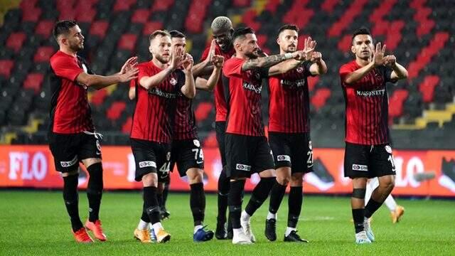 Gaziantepli futbolcular, Beşiktaş maçında attıkları golü Ayda ile Elif'e adadı