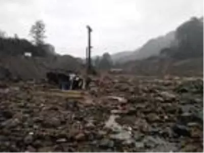Giresun'da şantiyeyi sel bastı iş makineleri sürüklendi