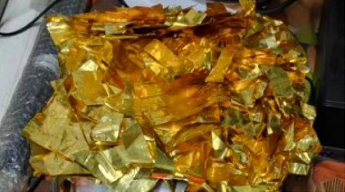 Hindistan'da çikolata paketindeki folyoyla altın kaçakçılığına gözaltı