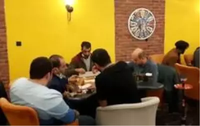 İstanbul'da yasağı delen işletmelere polis baskını kamerada İstanbul'da yasağı delen işletmelere polis baskını kamerada