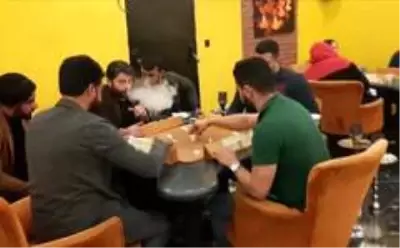 İstanbul'da yasağı delen işletmelere polis baskını kamerada İstanbul'da yasağı delen işletmelere polis baskını kamerada