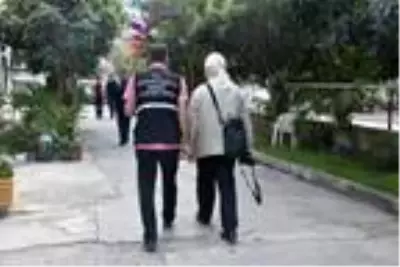 'İzmir'deki depremde yapılı denetimi olmayan binalar yıkılıp, hasar gördü' 'İzmir'deki depremde yapılı denetimi olmayan binalar yıkılıp, hasar gördü'