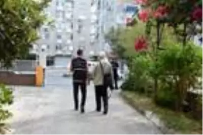 'İzmir'deki depremde yapılı denetimi olmayan binalar yıkılıp, hasar gördü' 'İzmir'deki depremde yapılı denetimi olmayan binalar yıkılıp, hasar gördü'
