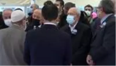 Kılıçdaroğlu, CHP'li Hamzaçebi'nin annesinin cenaze namazına katıldı Kılıçdaroğlu, CHP'li Hamzaçebi'nin annesinin cenaze namazına katıldı