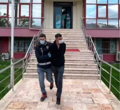 Kocaeli'de 3 evden 115 bin liralık ziynet eşyası çalan 4 şahıs yakayı ele verdi Kocaeli'de 3 evden 115 bin liralık ziynet eşyası çalan 4 şahıs yakayı ele verdi