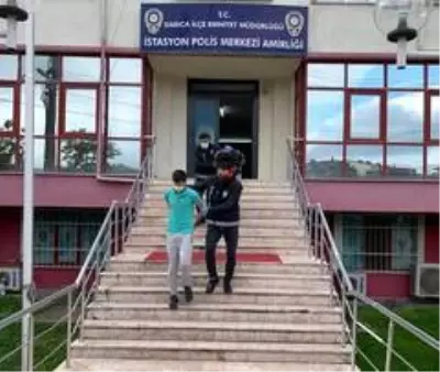 Kocaeli'de 3 evden 115 bin liralık ziynet eşyası çalan 4 şahıs yakayı ele verdi Kocaeli'de 3 evden 115 bin liralık ziynet eşyası çalan 4 şahıs yakayı ele verdi
