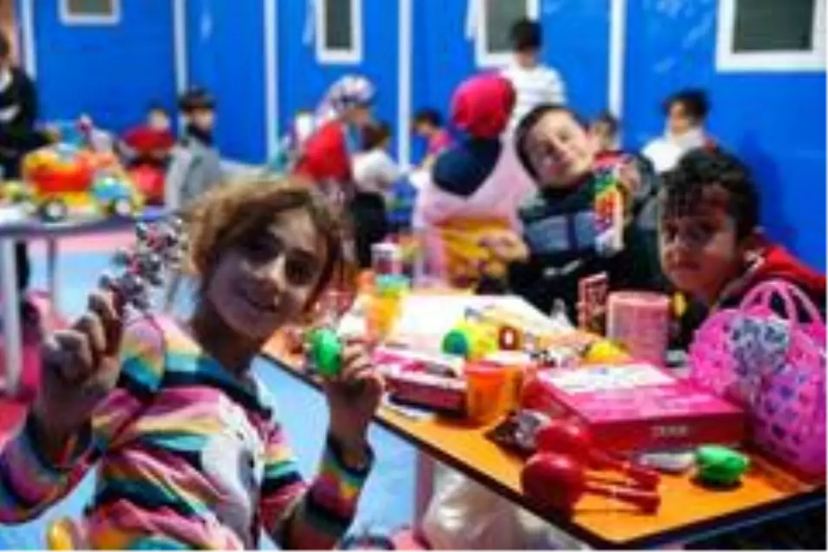 Konak Belediyesinin oyun çadırları çocukların yüzünü güldürdü