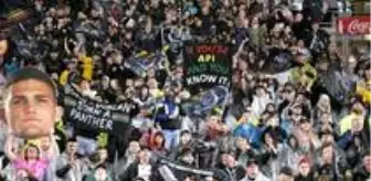 Melbourne: Koronavirüsü dize getiren ülkede vatandaşlar tıka basa dolu tribünde maç izledi Melbourne: Koronavirüsü dize getiren ülkede vatandaşlar tıka basa dolu tribünde maç izledi