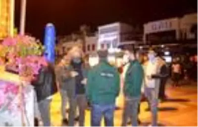 Nikahtan maskesiz çıkan çifte, tutanak tutuldu Nikahtan maskesiz çıkan çifte, tutanak tutuldu