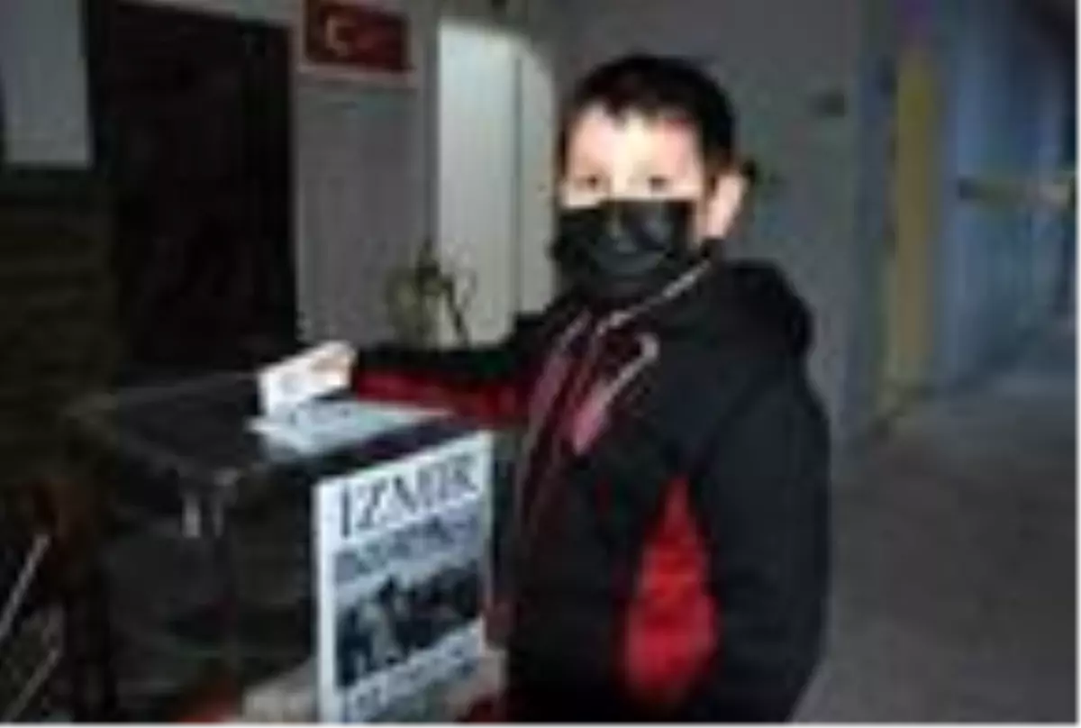 Öğrencilerden İzmir'deki depremzedelere yardım