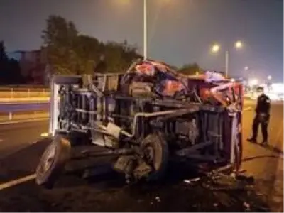 Sebze yüklü kamyon devrildi: 1 yaralı Sebze yüklü kamyon devrildi: 1 yaralı
