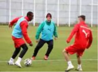 Sivasspor'da Galatasaray maçı hazırlıkları başladı Sivasspor'da Galatasaray maçı hazırlıkları başladı