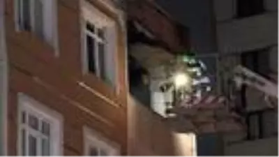 TUZLA'DA APARTMAN DAİRESİNDE ÇIKAN YANGIN PANİĞE NEDEN OLDU TUZLA'DA APARTMAN DAİRESİNDE ÇIKAN YANGIN PANİĞE NEDEN OLDU