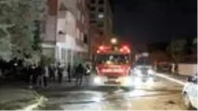 TUZLA'DA APARTMAN DAİRESİNDE ÇIKAN YANGIN PANİĞE NEDEN OLDU TUZLA'DA APARTMAN DAİRESİNDE ÇIKAN YANGIN PANİĞE NEDEN OLDU