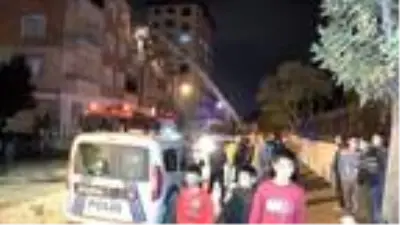 TUZLA'DA APARTMAN DAİRESİNDE ÇIKAN YANGIN PANİĞE NEDEN OLDU TUZLA'DA APARTMAN DAİRESİNDE ÇIKAN YANGIN PANİĞE NEDEN OLDU