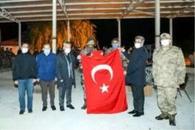 Van'da görev yapan özel harekat timleri Suriye'ye uğurlandı Van'da görev yapan özel harekat timleri Suriye'ye uğurlandı