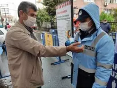 Zabıta ekibi eline megafonu alıp uyardı Zabıta ekibi eline megafonu alıp uyardı