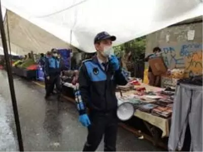 Zabıta ekibi eline megafonu alıp uyardı Zabıta ekibi eline megafonu alıp uyardı