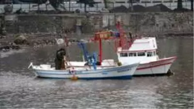 Zonguldak'ta yağmur ve rüzgar etkili oldu Zonguldak'ta yağmur ve rüzgar etkili oldu