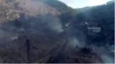 14 haneli köyde 10 ev ve cami yandı