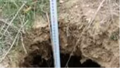 Bolvadin'deki derin yarık ve obruklardan vatandaş tedirgin