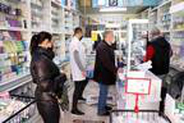 Aspirinin koronavirüsten koruduğunu duyan Bulgar turistler, Edirne'deki eczanelere akın etti