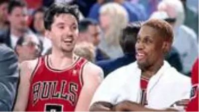 Chicago Bulls'un efsanesi Kukoc, Rodman ile geçirdiği çılgın geceyi anlattı: İyileşmem 10 gün sürdü Chicago Bulls'un efsanesi Kukoc, Rodman ile geçirdiği çılgın geceyi anlattı: İyileşmem 10 gün sürdü