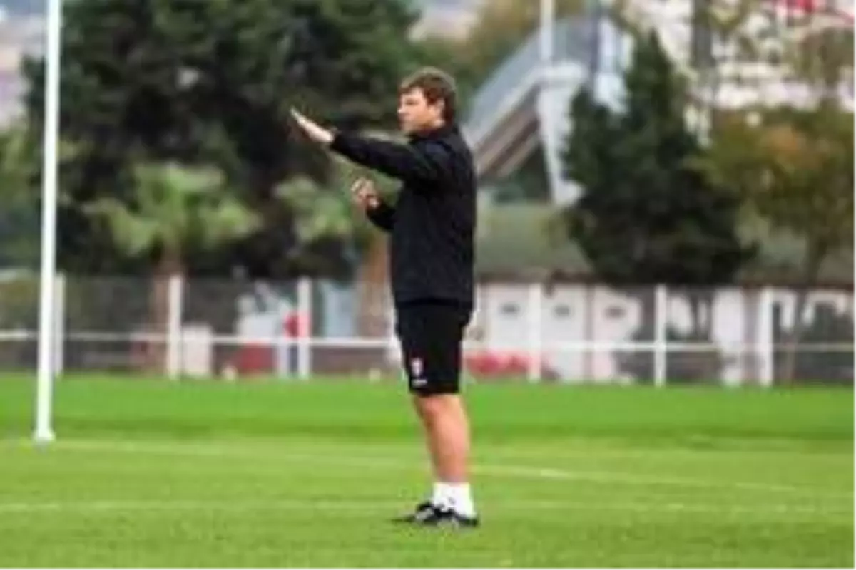 Ertuğrul Sağlam: 'Geleceğe biraz daha umutla bakmak istiyoruz'