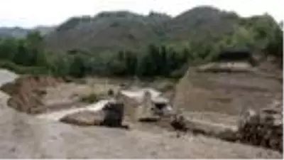 Giresun'da sel riski altındaki şantiyede çalışmalar durduruldu Giresun'da sel riski altındaki şantiyede çalışmalar durduruldu