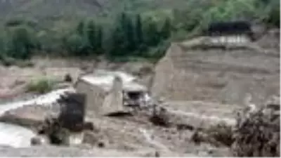 Giresun'da sel riski altındaki şantiyede çalışmalar durduruldu Giresun'da sel riski altındaki şantiyede çalışmalar durduruldu