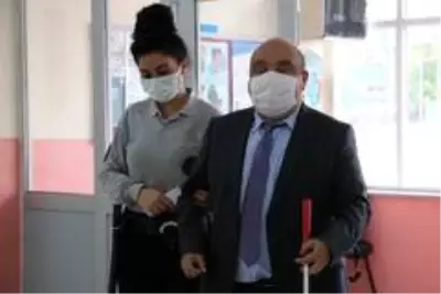 Görme engeli başarısına engel olamadı Görme engeli başarısına engel olamadı
